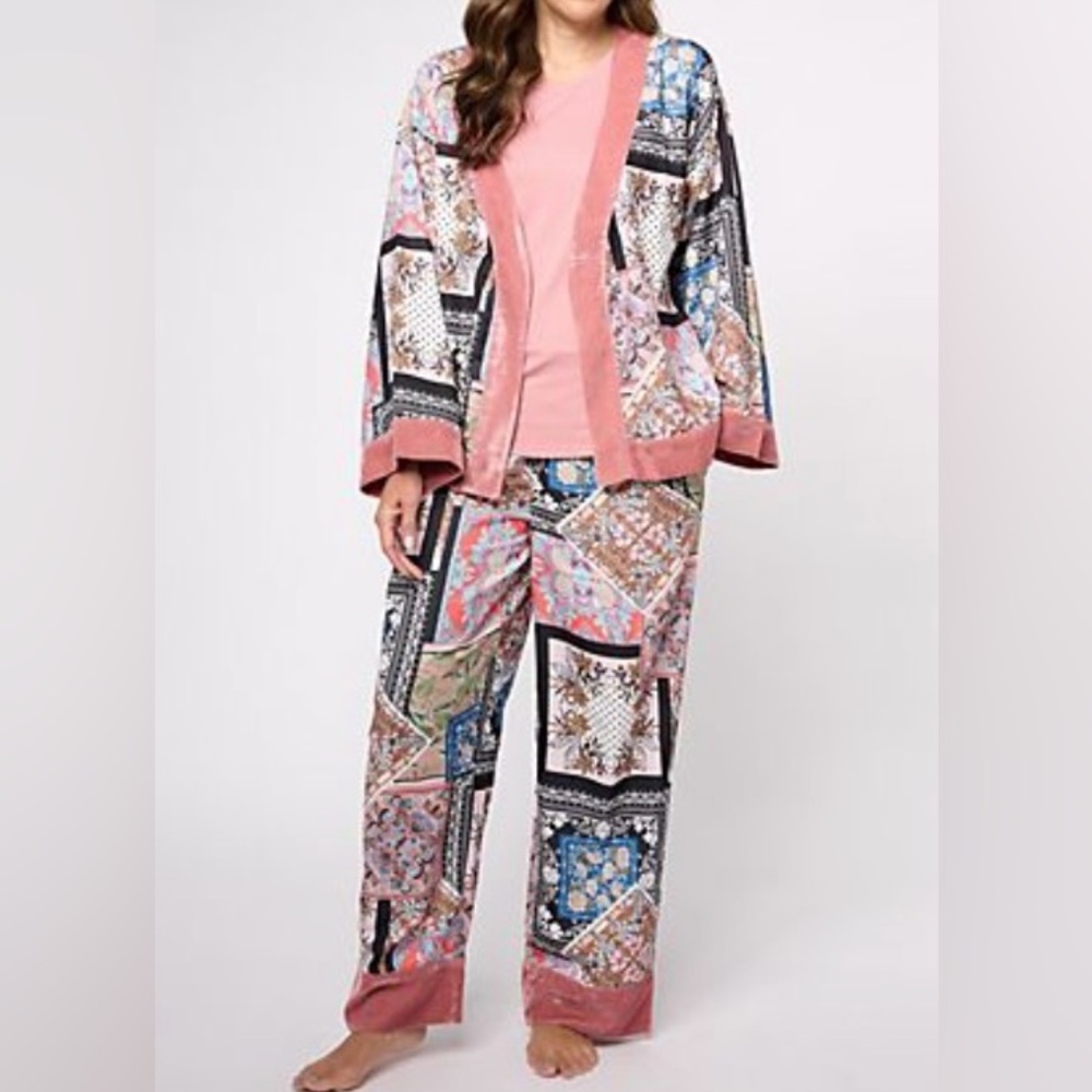 NWT 3 piece silky w velvet trim 3 piece pajamas. 👘